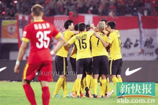 球衣变奏，逆转战局：樊振东的战术与心理创新启示